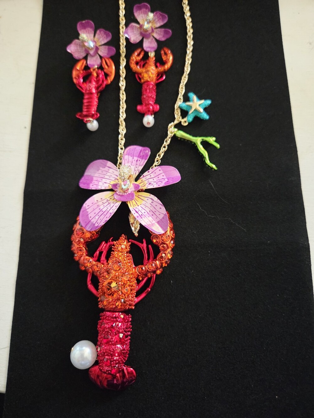 NWT Betsey Johnson Necklace & Earrings Set